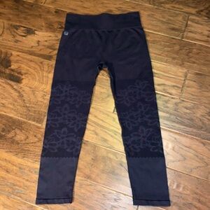 Fabletics black XS Capri leggings workout pants athletic gear floral mesh net XS